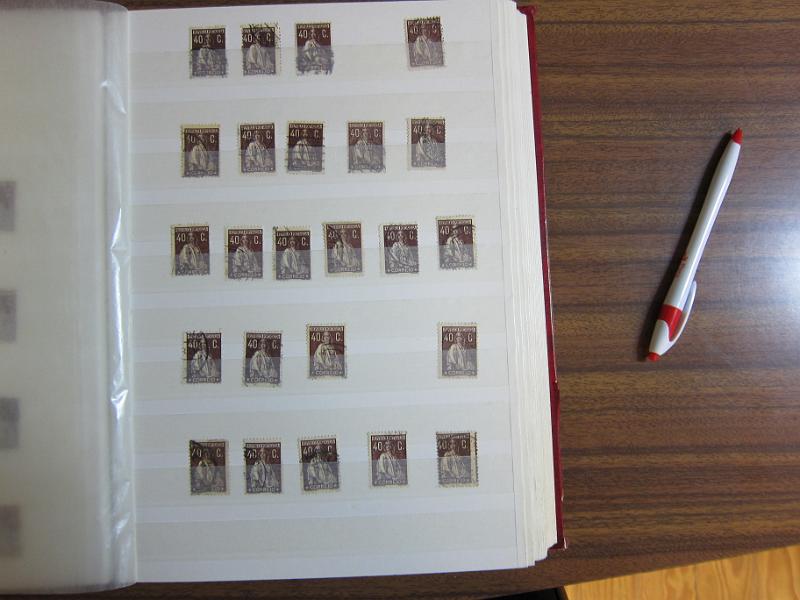 0007 (31).JPG -     Lote:    7      Ceres      Lotes Especiais       Descrição:         1924/26 &mdash; Ceres. Novas taxas e cores. Colecção em classificador, com selos novos e usados, simples e em múltiplos. Série em quadras, Variedades de clichés e erros. Inclui 7 provas e 37 exemplares, entre cartas e postais ilustrados, em todas as taxas, com excepção dos valores de 10E e 20E. 95% dos selos novos em excelente estado sem sinal de charneira. Todas as cartas de grande qualidade e em bom estado de conservação. Acompanham muitos desenhos de autoria de Eduardo Silva. Valor de catálogo dos selos novos de &euro; 32.000,00.        Lote       Valor Base:     &euro; 8.000,00     Valor Venda:     &euro; 8.000,00     